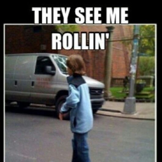 Мальчик на скейте