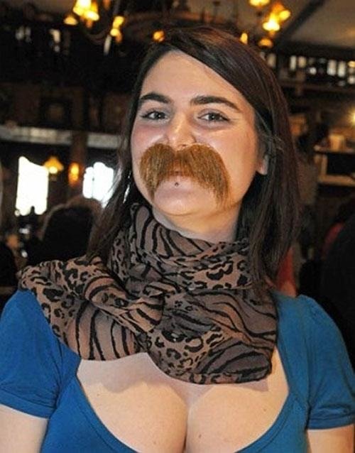 Девка с усами