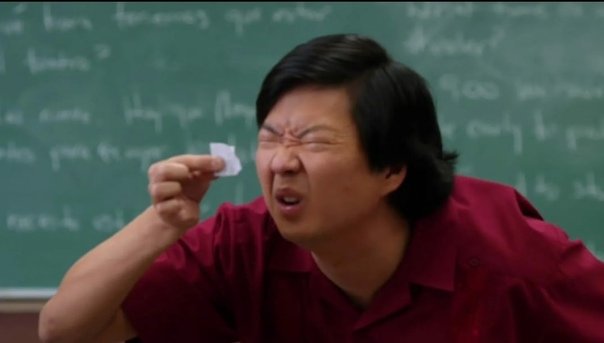 Кен Джонг щурится