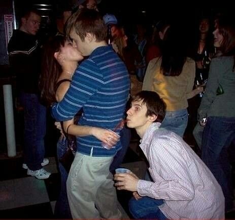 Поцелуй на вечеринке