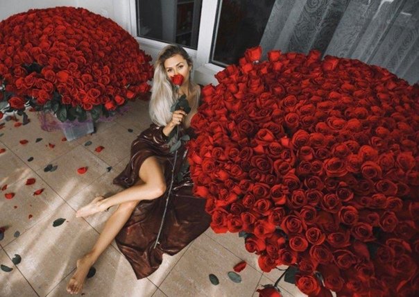 Виктория Боня с розами ВБ