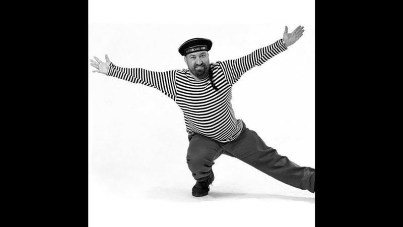 Танцующий мужчина