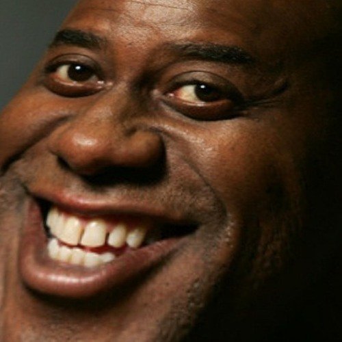 Довольный негр