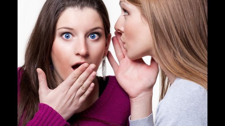 Подруги сплетничают