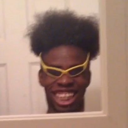 Смешной негр в очках