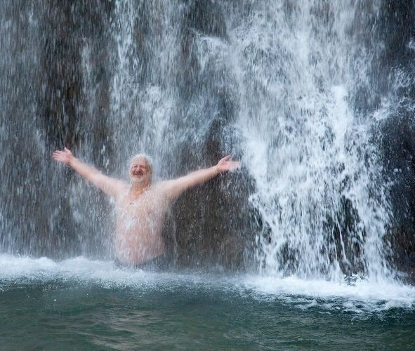 Водопад и человек