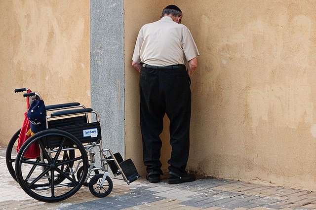 Инвалид колясочник прикол