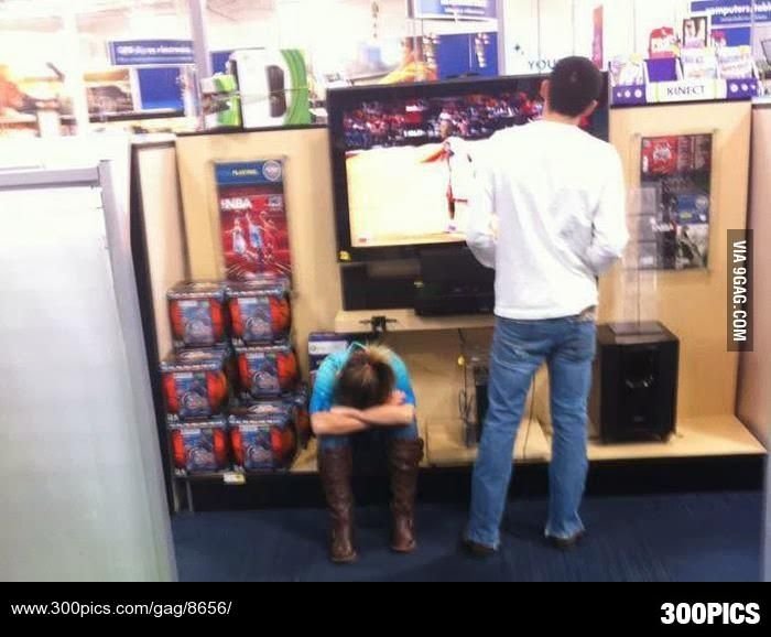 Девушка в магазине Мем