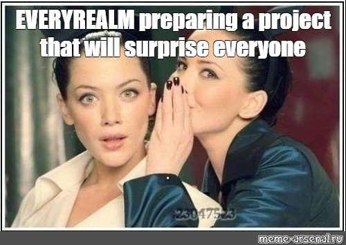 Одна девушка шепчет другой Мем