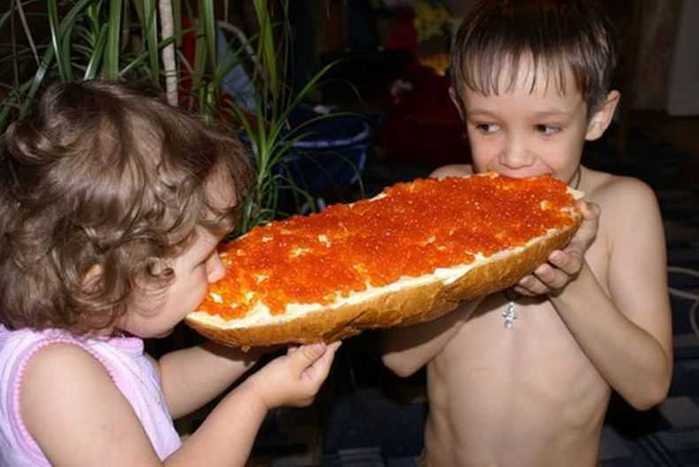 Огромный бутерброд с икрой