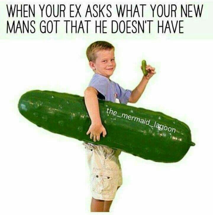 Человек с большим огурцом