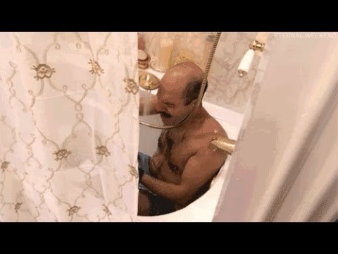 Плачет под душем