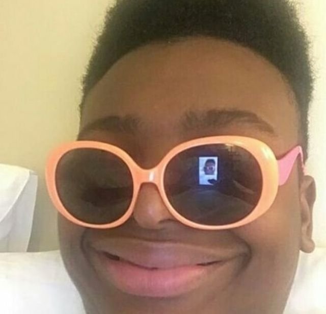 Крутой негр в очках