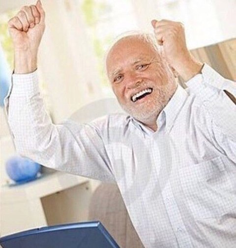 Мужик улыбается