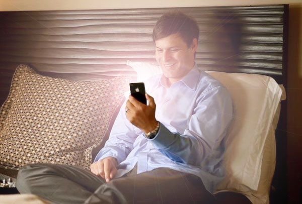 Человек светится