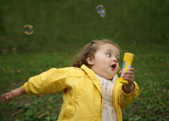 Мемы с убегающей девочкой