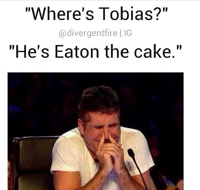 Саймон Коуэлл смеётся