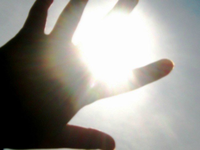 Слепит от яркого света