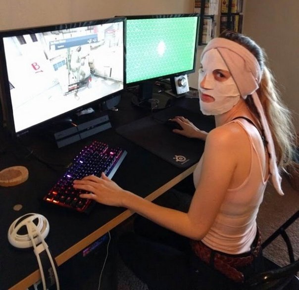 Женщина геймер