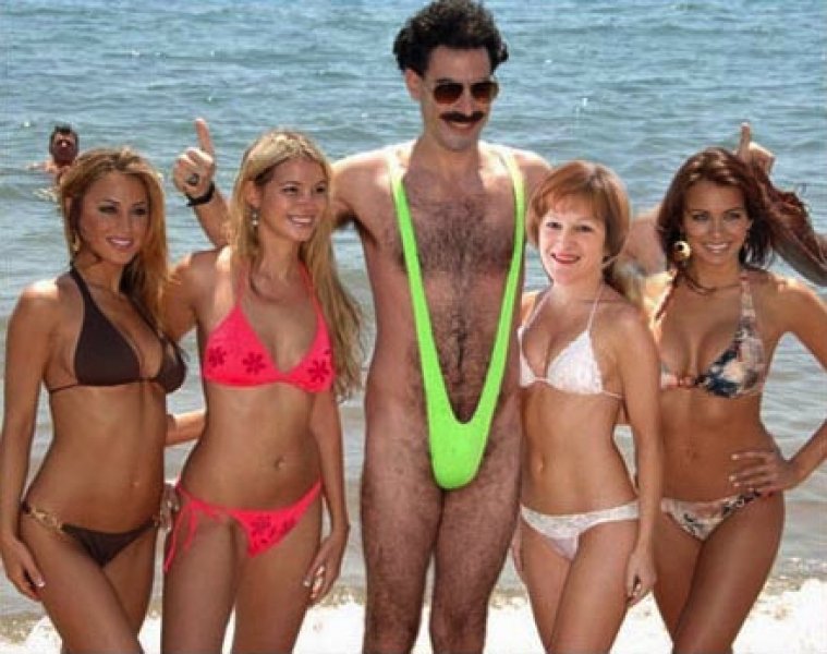 Саша Барон Коэн в купальнике