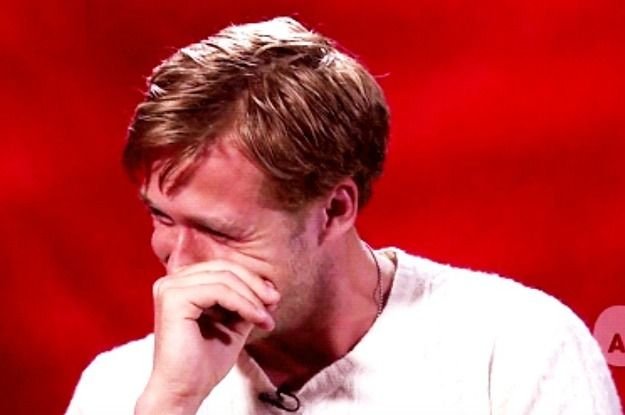 Райан Гослинг смеется