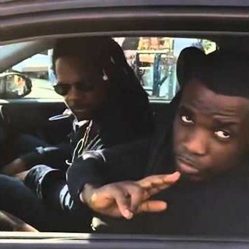 С негром в машине хорошего дня