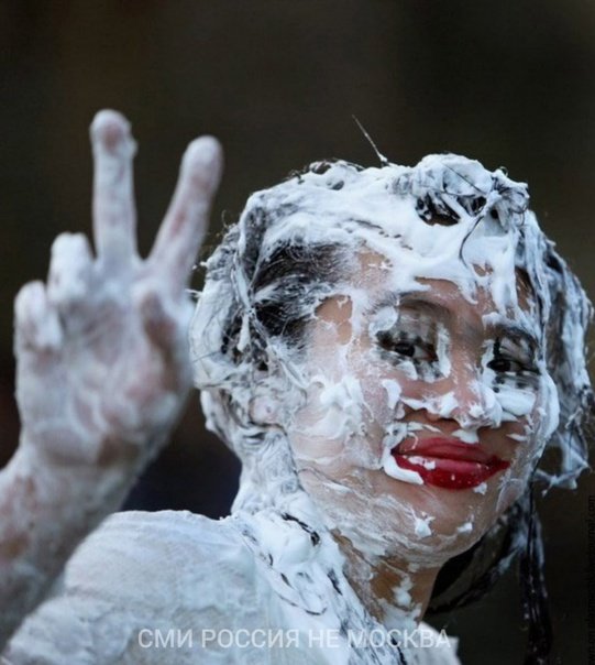 Девушка в пене