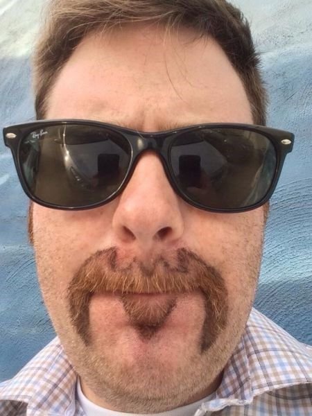 Усатый парень