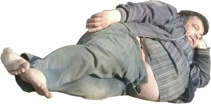 Мужик лежит на боку