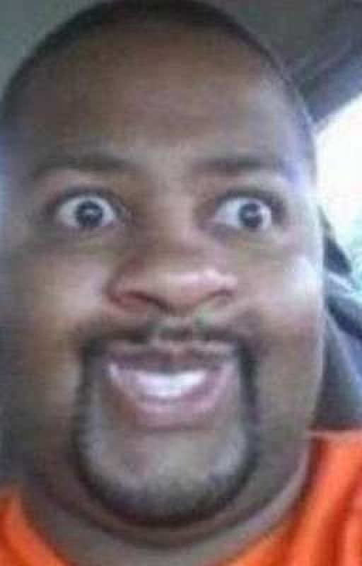 Негр улыбается