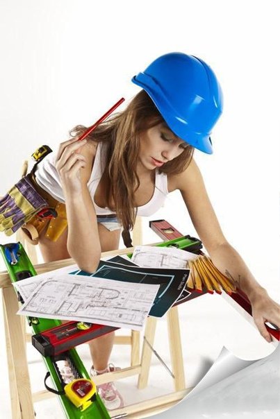 Женщина инженер проектировщик