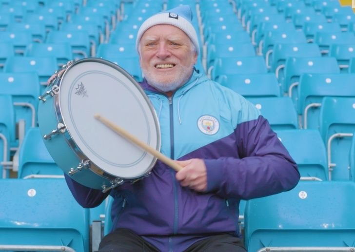 Дед на барабанах