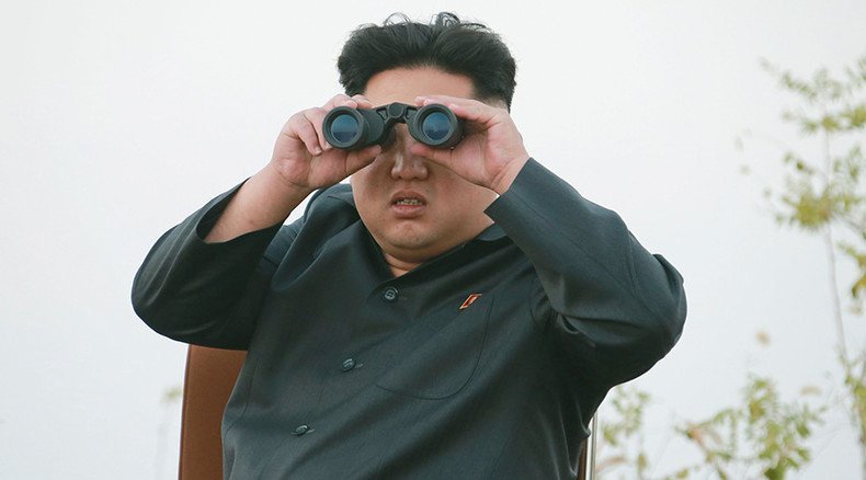 Мужик с биноклем