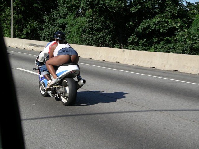 Жирная баба на мопеде