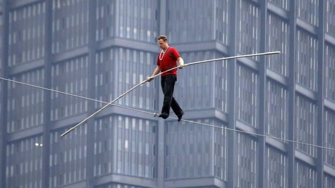 Канатоходец над пропастью