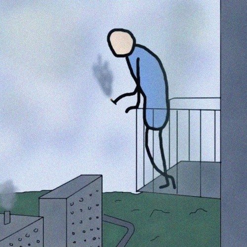 Мужик курит на балконе