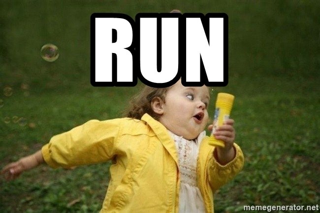 Девочка убегает