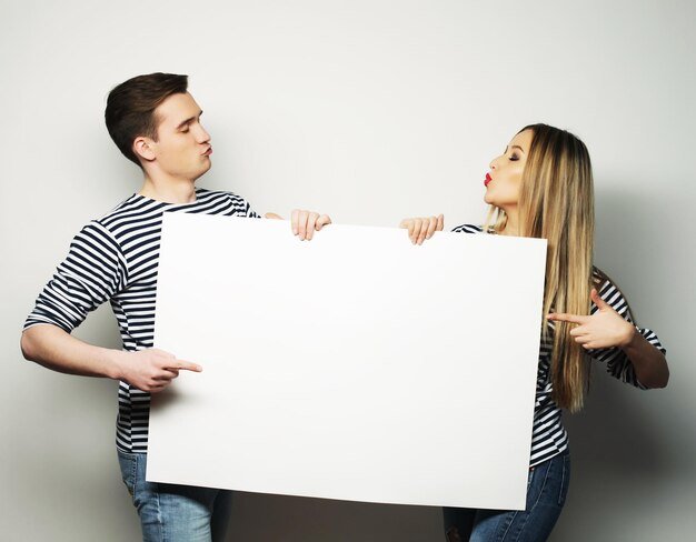 Руки на холсте