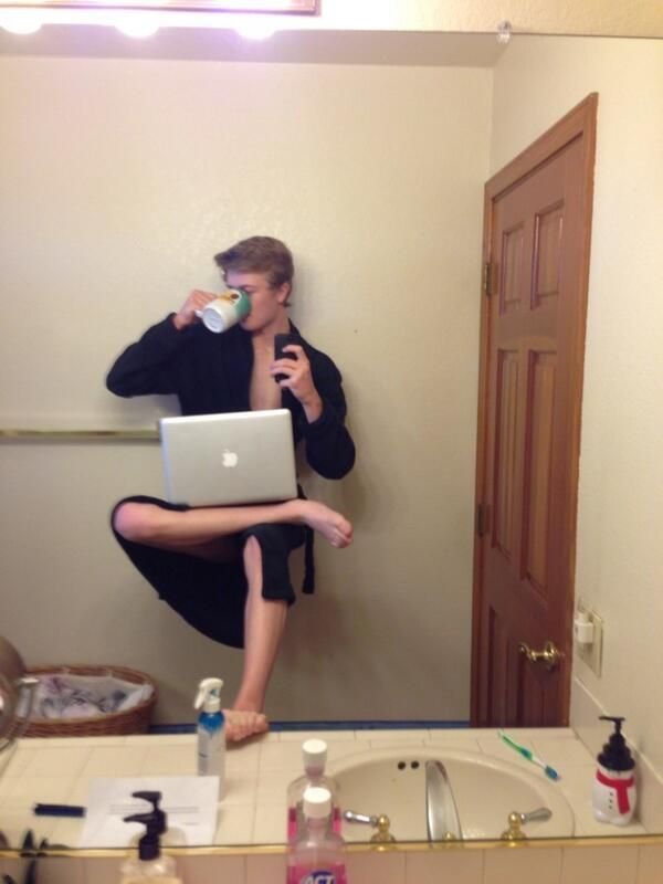 Смешные селфи в зеркале