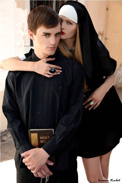 Девушка священник