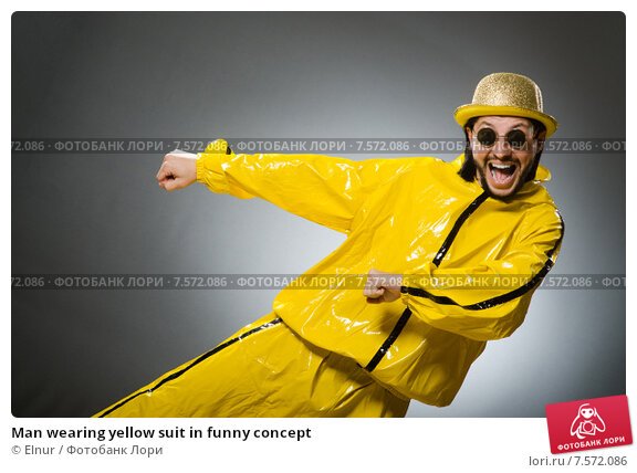 Человек в желтом костюме
