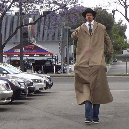 Человек в пальто