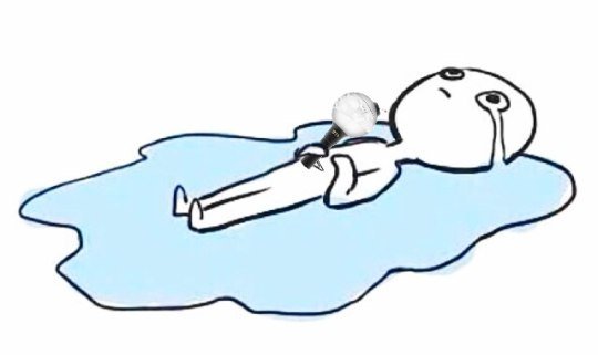 Лежит в луже слез