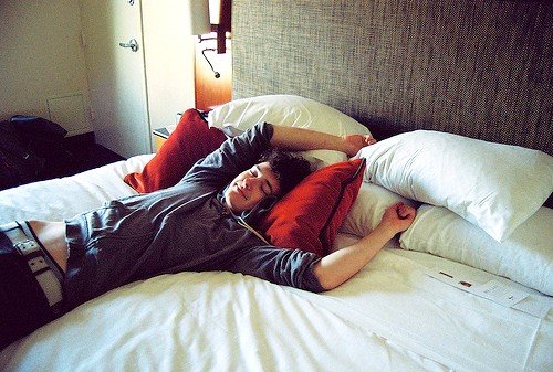 Спящий парень