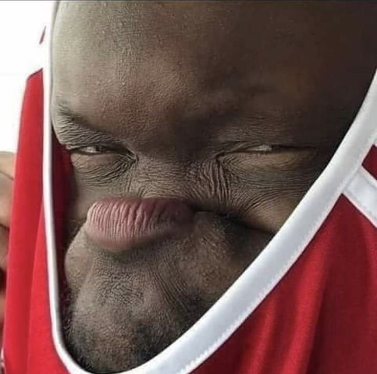 Мужик с большой челюстью