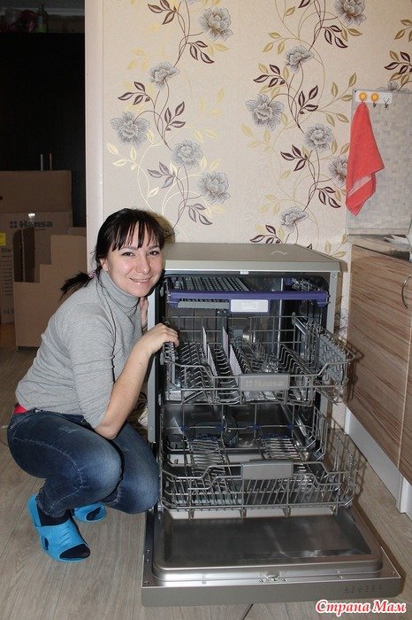 Посудомойка женщина