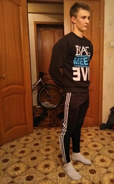 Мужчина в трениках