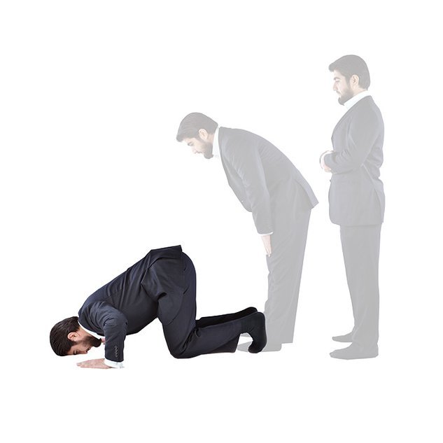 Человек кланяется