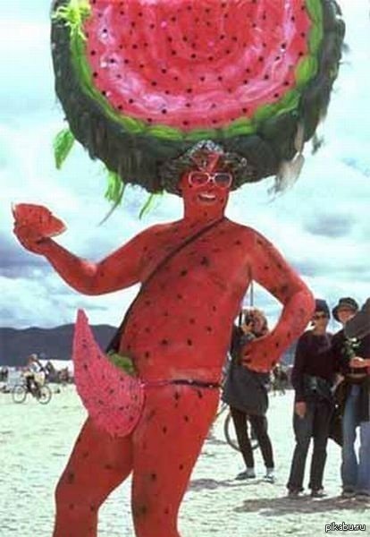 Мужчина с арбузом