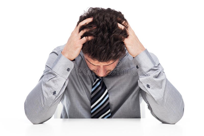 Человек держит за голову